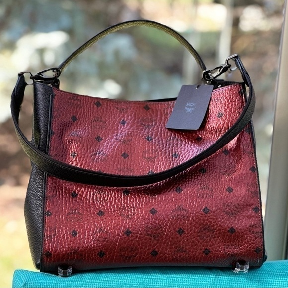 MCM Metallic Corina Medium Shoulder Bag in Scooter Red. Price firm. - Picture 1 of 13